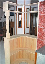 2. Polukružni šank od smrekovine