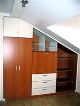 26. Ugradbeni kosi ormar