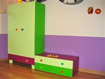 27. Dječji ormarić