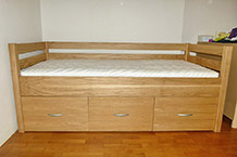 41. Hrastov krevet s ladicama