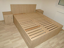 42. Krevet s ladicama