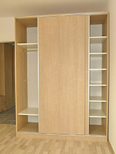 45. Ormar s kliznim vratima