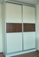 8. Garderobni ormar s kliznim vratima od alu-profila